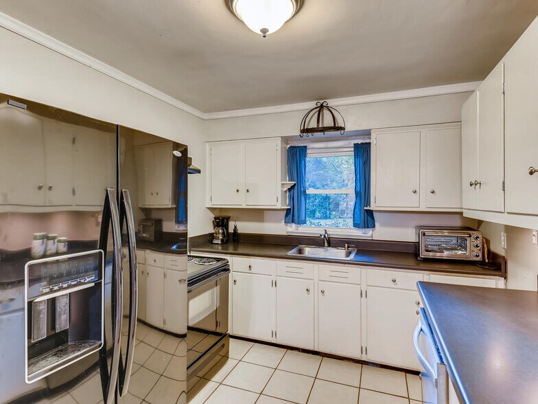 Building Photo - 3066 Valley Cir