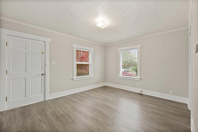 Building Photo - Charming Corner-Lot Tacoma Home with Huge ...