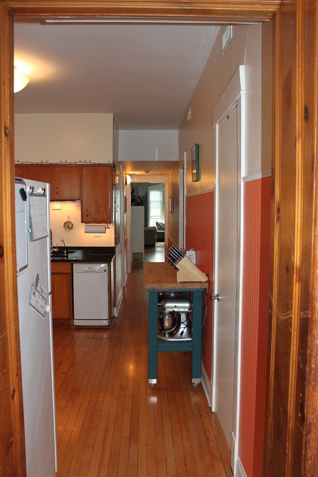 Building Photo - 4243 N Lincoln Ave