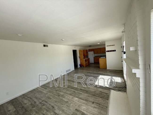 Building Photo - 790 Topaz Dr