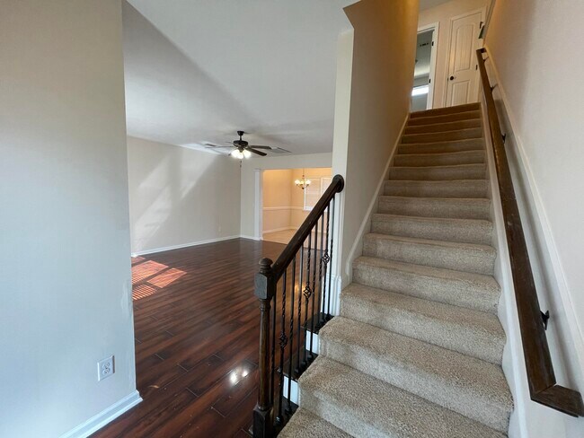 Building Photo - 422 Sebastian Dr