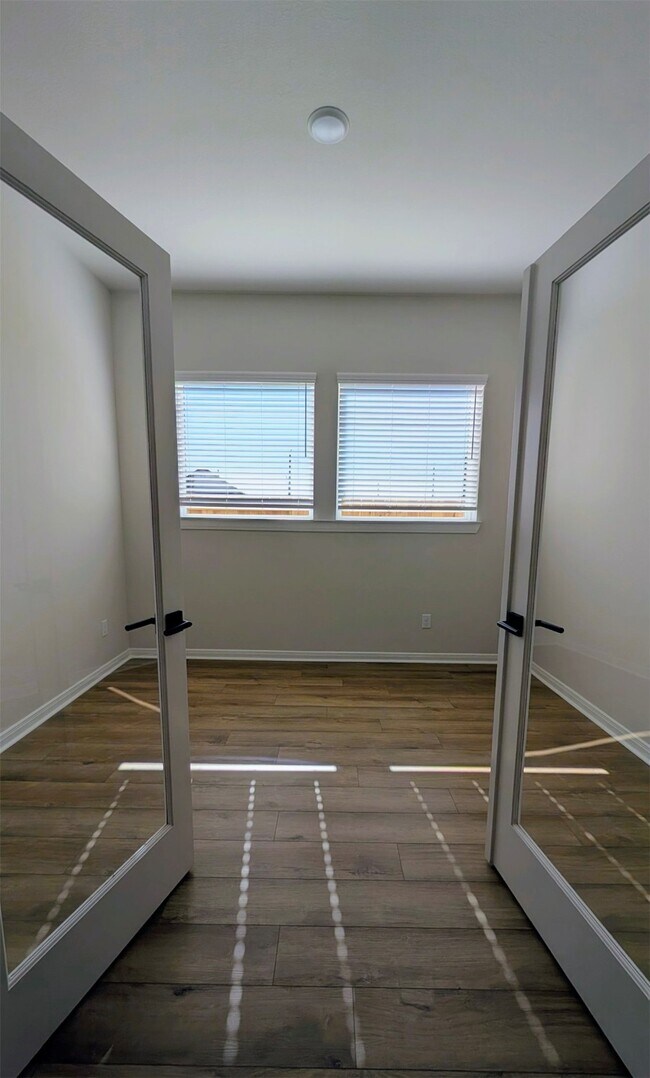 Building Photo - 31814 Blossom Ln