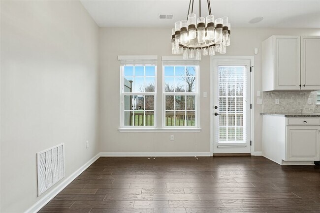 Building Photo - 1204 Pointe View Dr