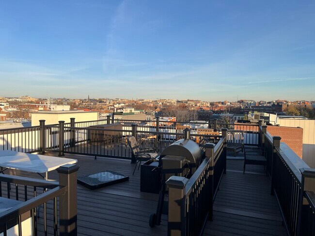 Building Photo - 907 N St NW