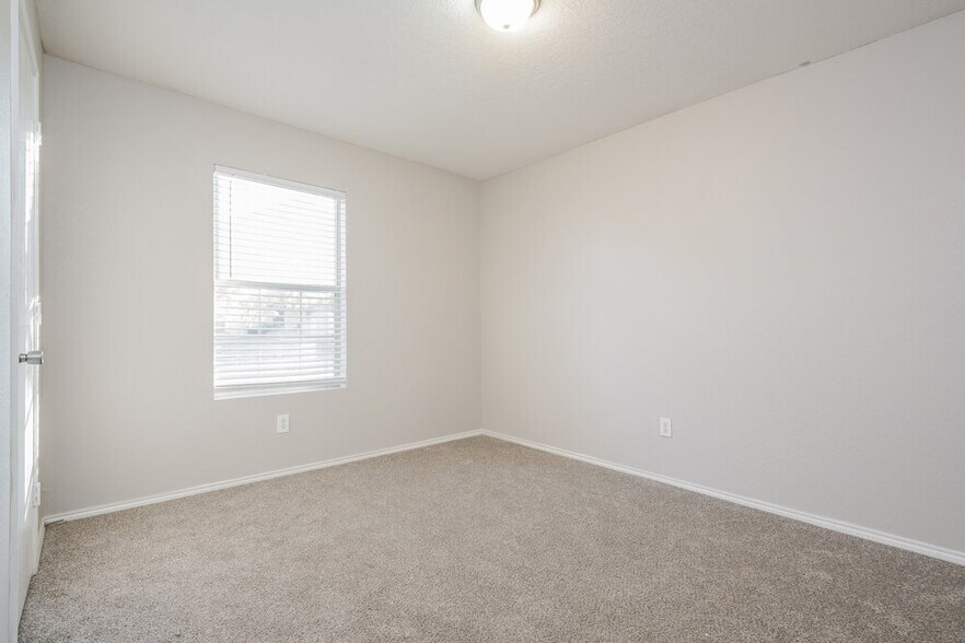 Building Photo - 1337 Castle Ridge Rd