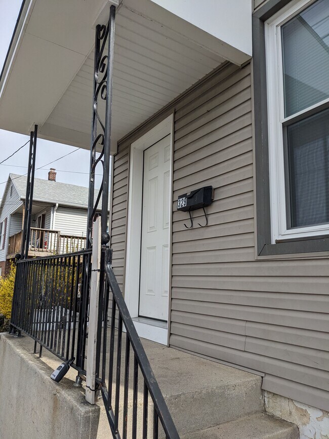 Building Photo - 329 N 2nd St