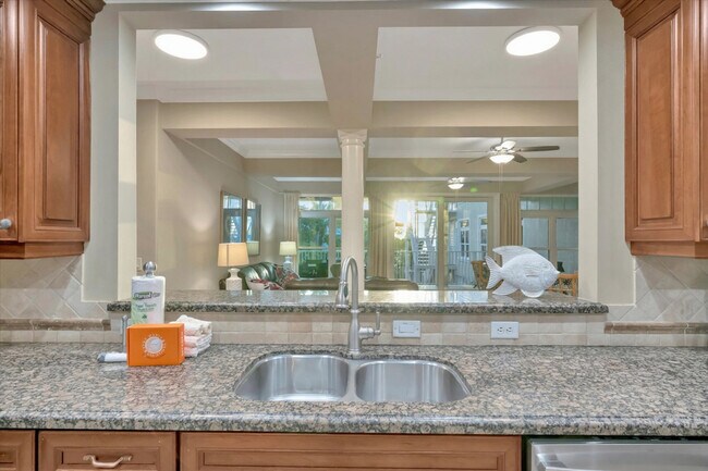 Building Photo - 6406 Gulf Dr