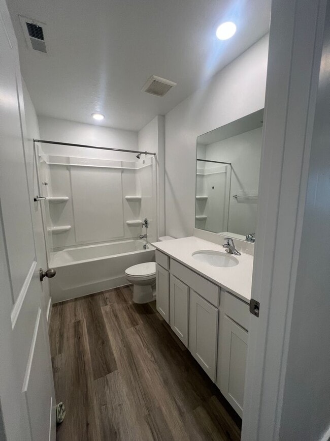 Building Photo - Charming Townhome in Provo, UT