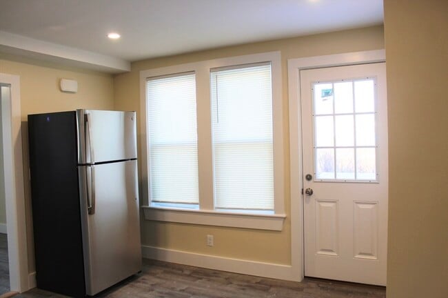 Building Photo - 78 Endicott St