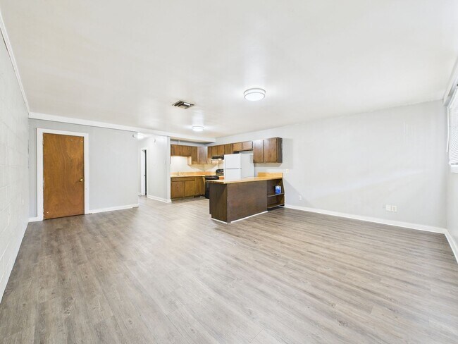 Building Photo - 321 Bellot St