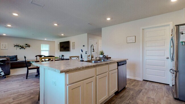 Building Photo - Hammock Bay! 4 bed 2.5 bath home located i...