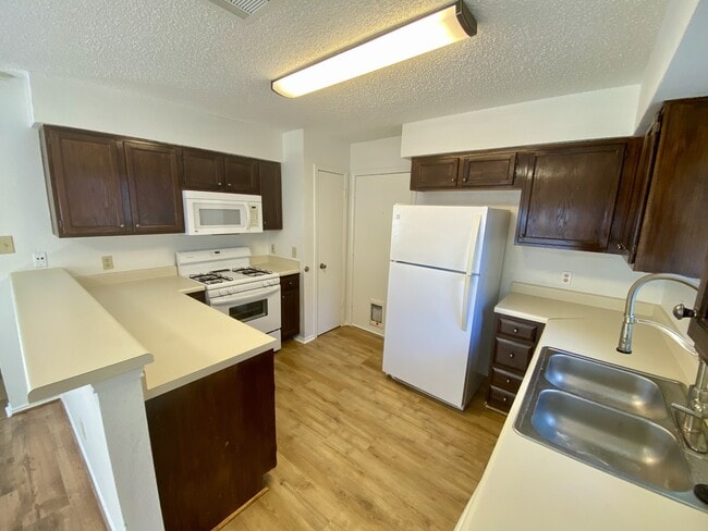 Building Photo - 8607 Cretys Cove