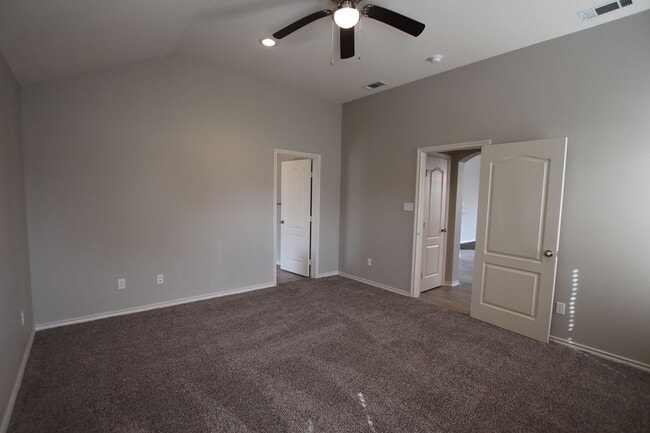 Building Photo - Lease Takeover Opportunity! Stunning 3 bed...