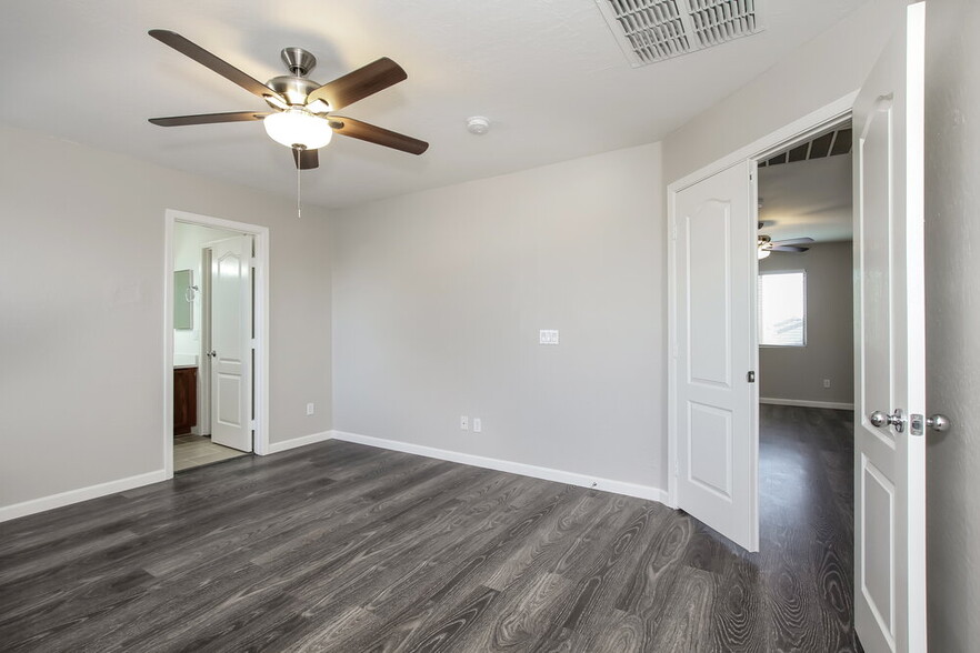 Building Photo - 11704 W Mauna Loa Ln