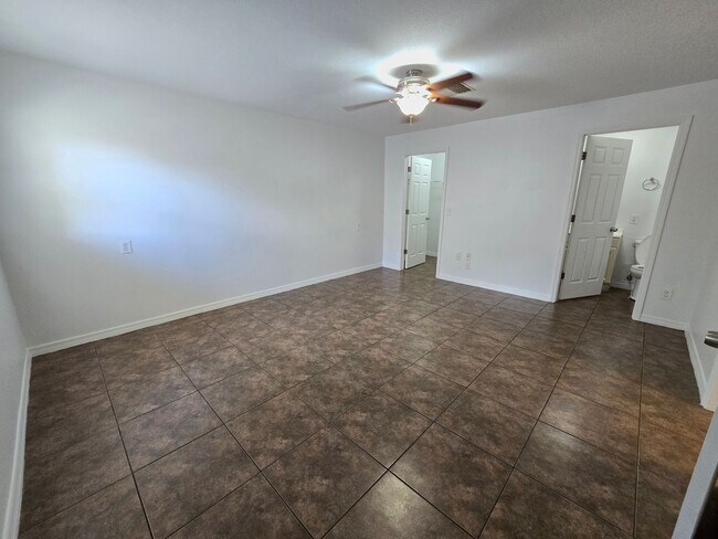 Building Photo - 2147 Dodge Ave