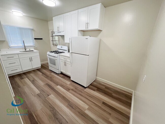 Building Photo - $2,495 - UPDATED 2 bedrooms/1 bathroom Upstairs Unit near Rose Garden!