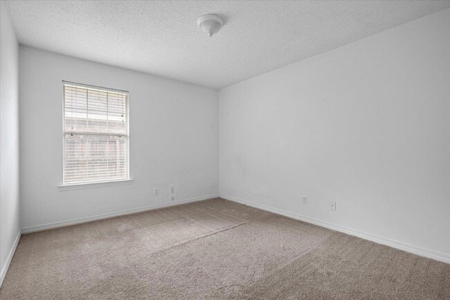 Building Photo - 2659 Rosebud Dr E