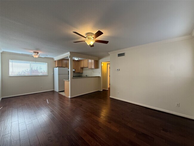 Building Photo - 1530 Heights Blvd