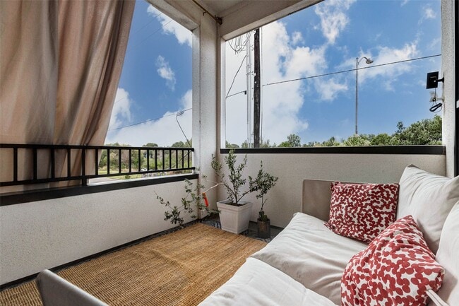 Building Photo - 2802 Grand Fountains Dr