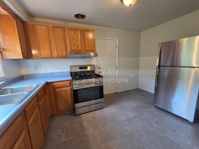 Building Photo - 204 Hawkesbury Dr