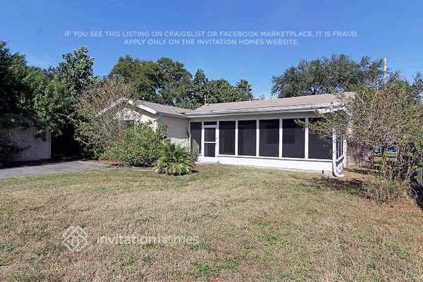 Building Photo - 1713 Solon Ave