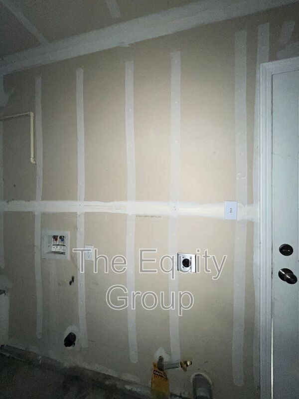 Building Photo - 2232 W Lark Ave