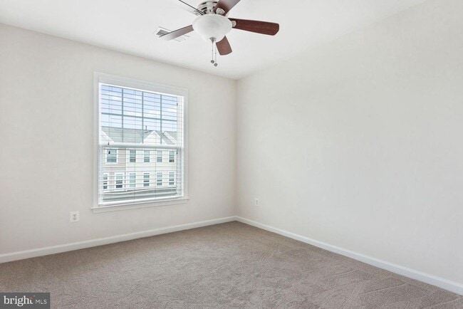 Building Photo - 41833 Diabase Square