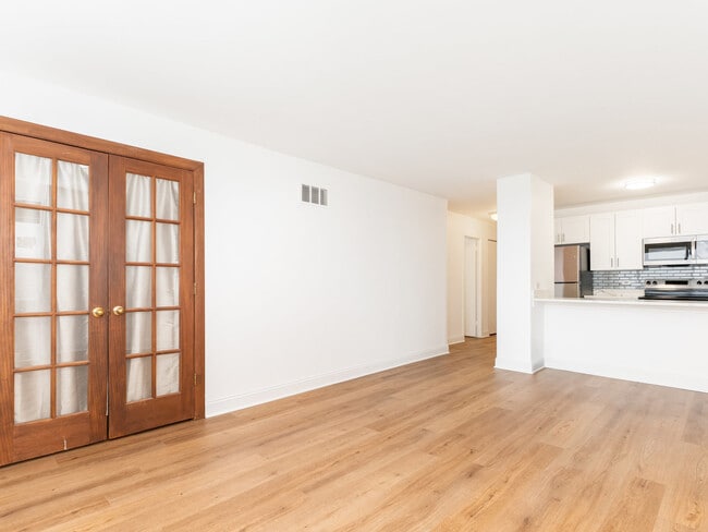 Building Photo - 1540 N La Salle Dr