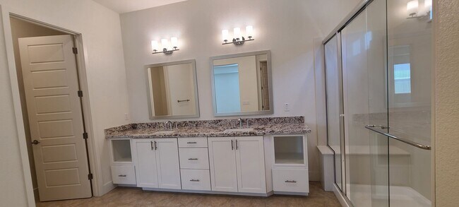 Building Photo - Next Gen Home with main house and guess unit in Spring lake Area