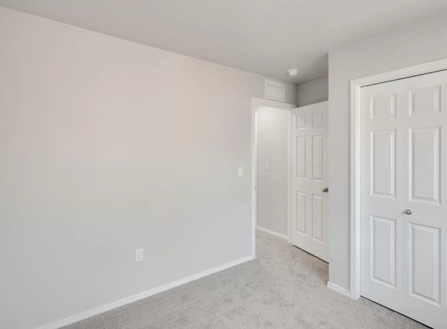 Building Photo - Beautiful brand new 3 bed/2.5 bath home in...
