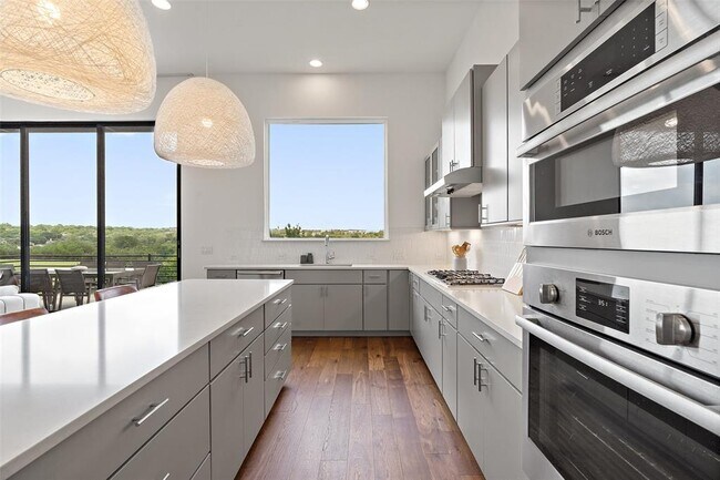 Building Photo - 7416 Cordoba Dr