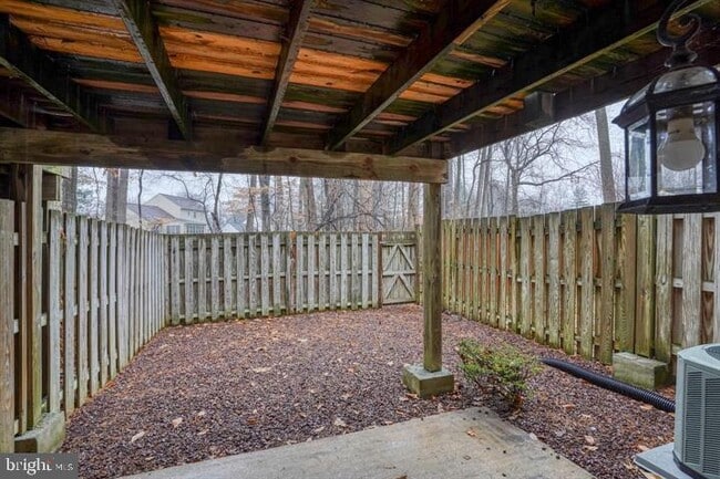 Building Photo - 807 Stockbridge Dr