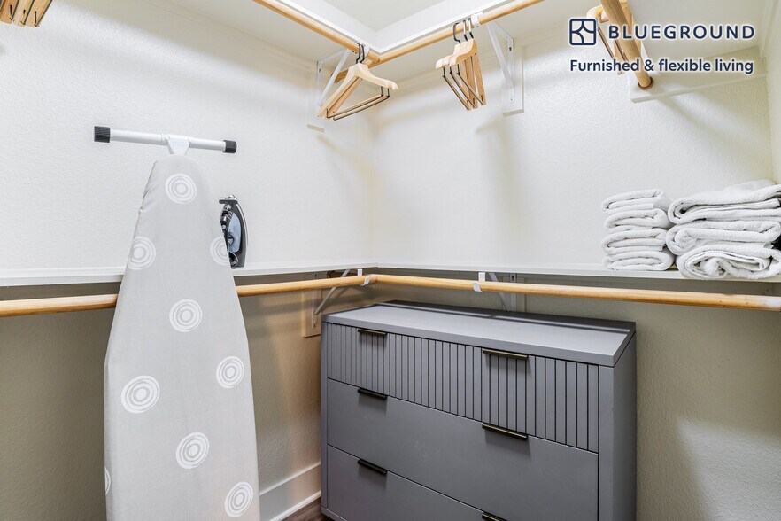 Building Photo - 3100 Esperanza Crossing