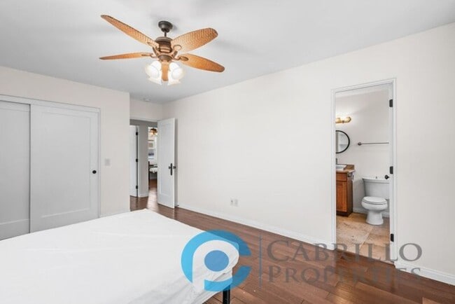 Building Photo - 7940 La Jolla Shores Dr