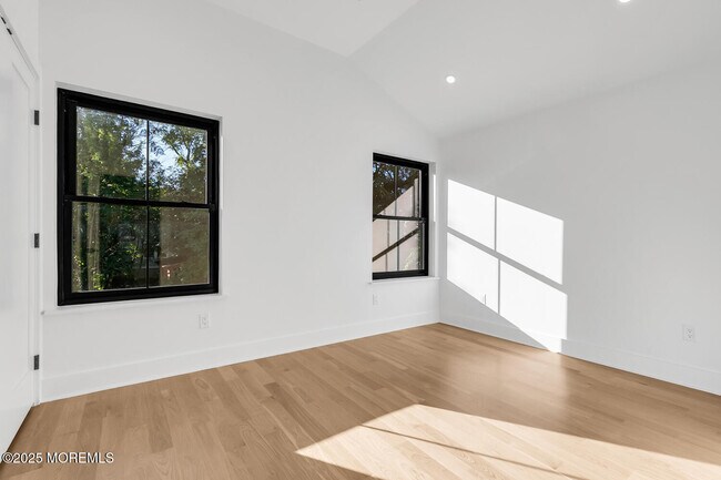 Building Photo - 516 River Rd