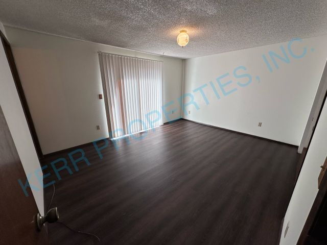 Building Photo - FREE RENT! Charming 3-Bed Oasis with 2 Full Baths in Gresham – Perfectly Cozy at 1088 Sq Ft!