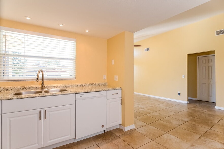 Building Photo - 7220 Bromley Dr