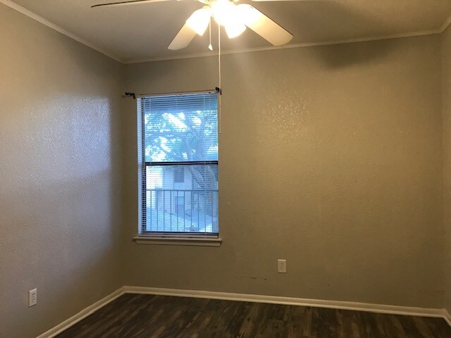 Building Photo - 1624 Aquarena Springs Dr
