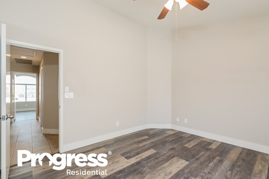 Building Photo - 827 Golden Plata Ct