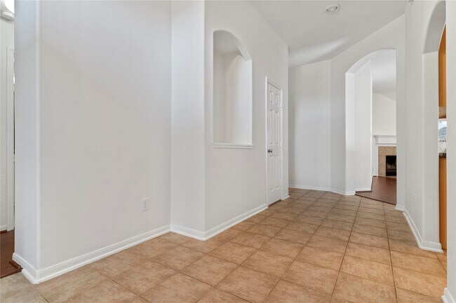 Building Photo - 3135 Stratford Bend Dr