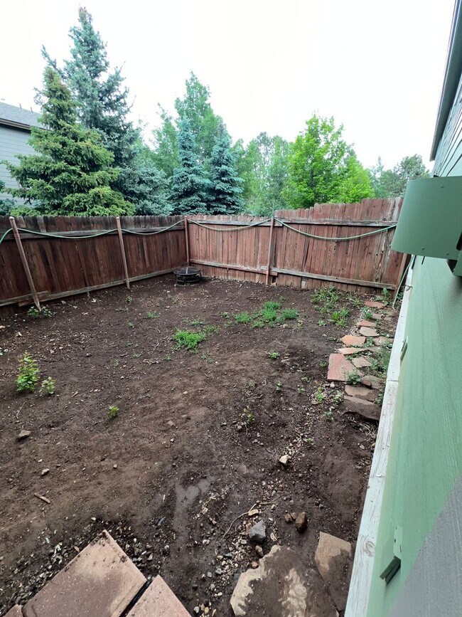 Building Photo - LIGHT, BRIGHT & SPACIOUS: 3 Bed/2.5 Bath T...
