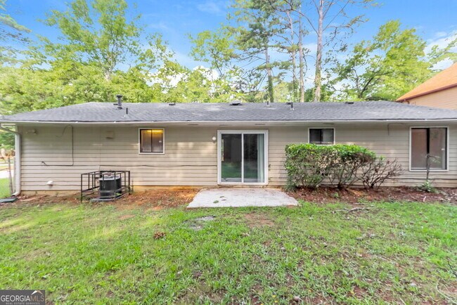 Building Photo - 8912 Saddlewood Dr