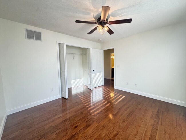Building Photo - WELCOME HOME!