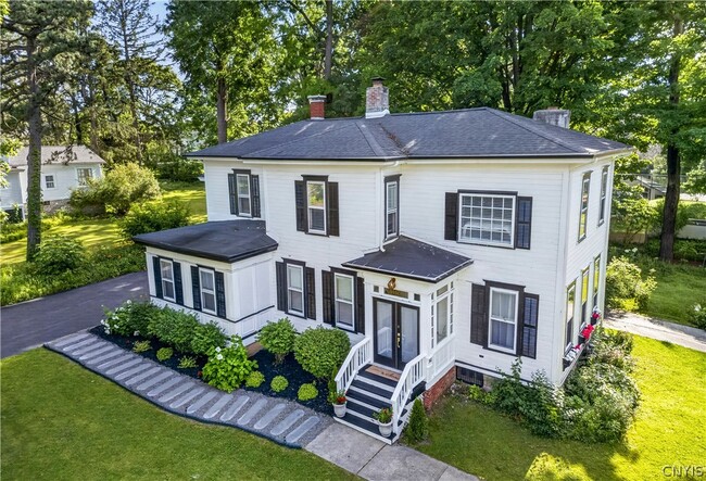 Building Photo - 312 Elm St