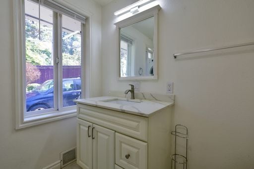 Building Photo - Modern Remodeled 2BR Duplex with Garage in Prime Shoreline Location