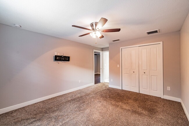 Building Photo - 3208 W Napoleon Ave