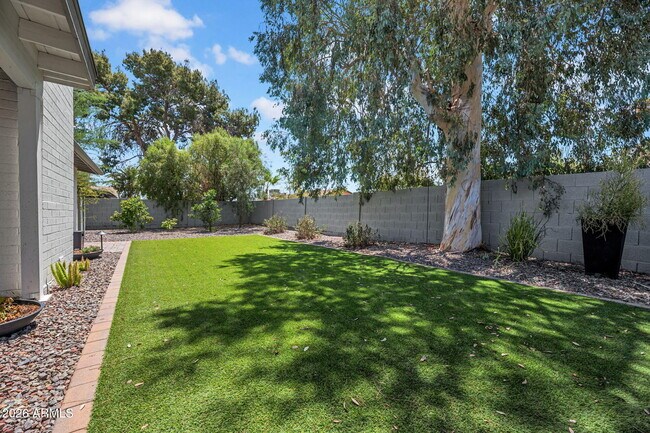 Building Photo - 5219 E Winchcomb Dr