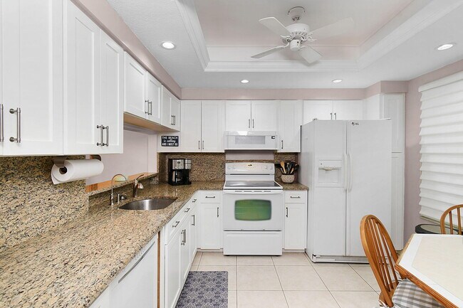 Building Photo - 221 NE Plantation Rd