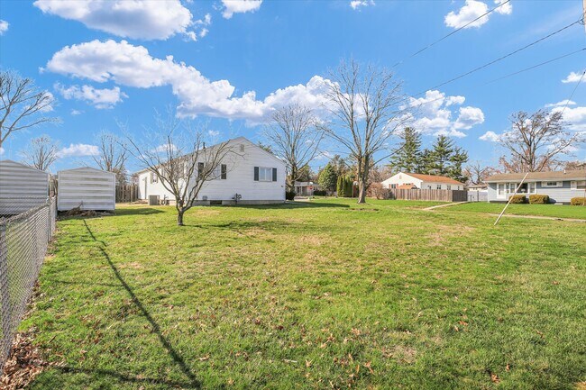 Building Photo - 9 Glenview Dr