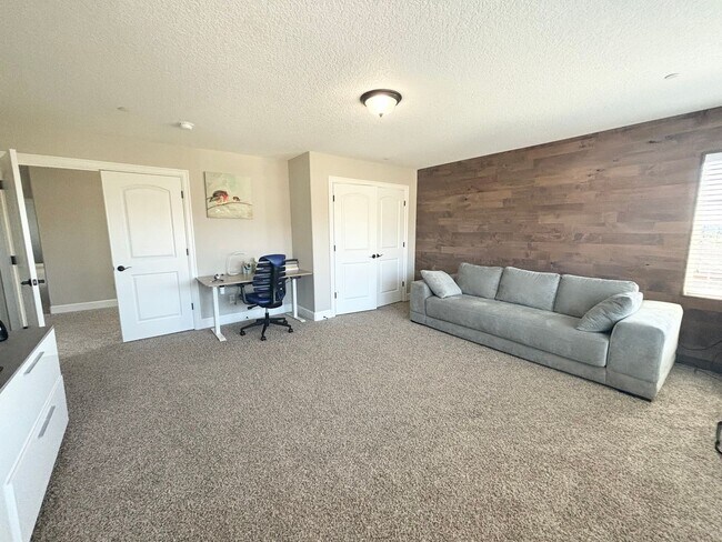 Building Photo - Beautiful 5 Bedroom with Den/Office and Large Bonus Room in Bethany Ridge!!!